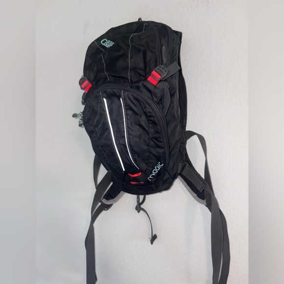 CamelBak Magic 70 oz / 2 L Hydration Pack Sports & Outdoors Hiking main image 4